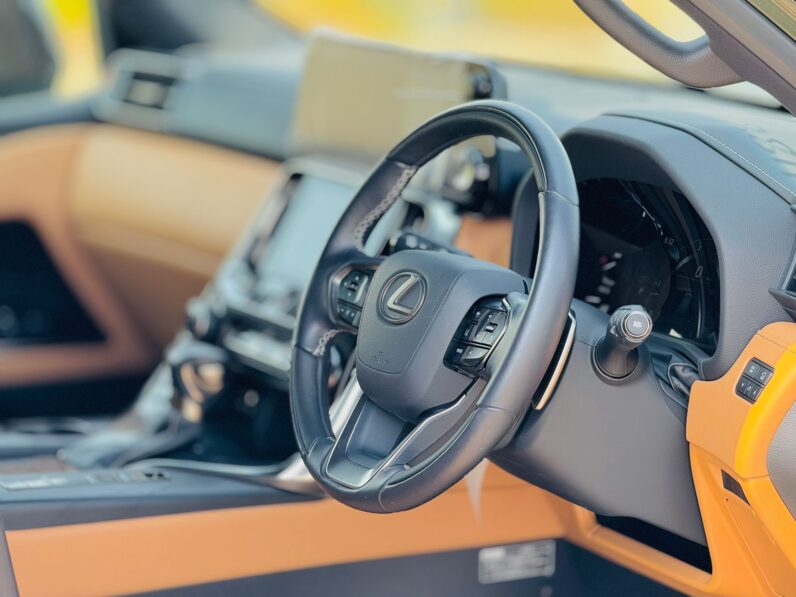 Lexus LX 600