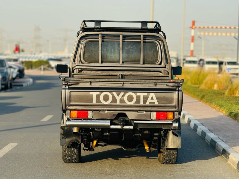 Toyota Land Cruiser pick up