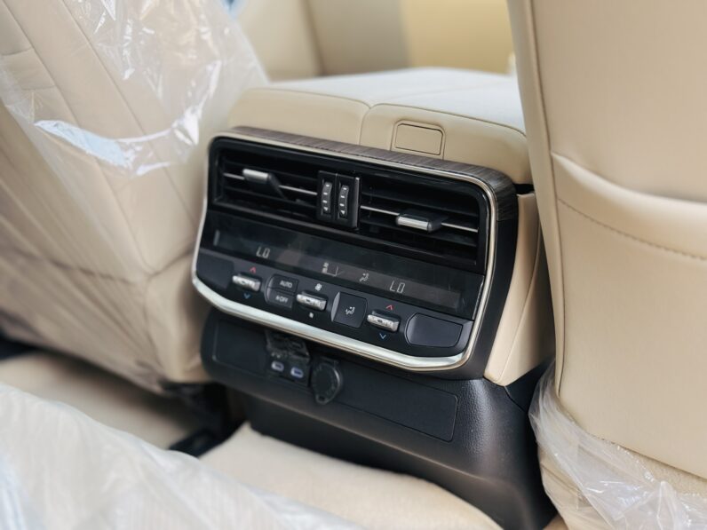 Toyota land cruiser vxr
